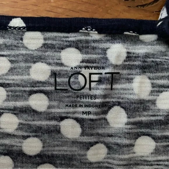 Loft Top Size Medium Petite - Picture 3 of 3